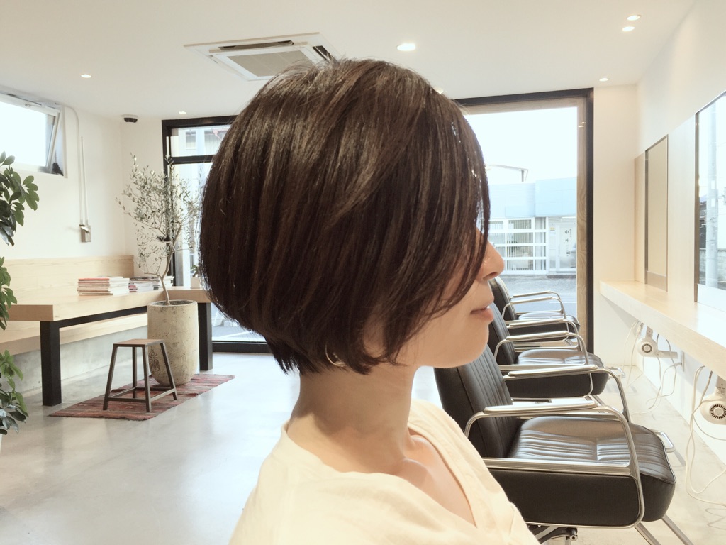伸びきったスタッフの髪をコンパクトなショートボブにしてみた 茨城県日立市の美容室 美容院 Ten To Sen テントセン